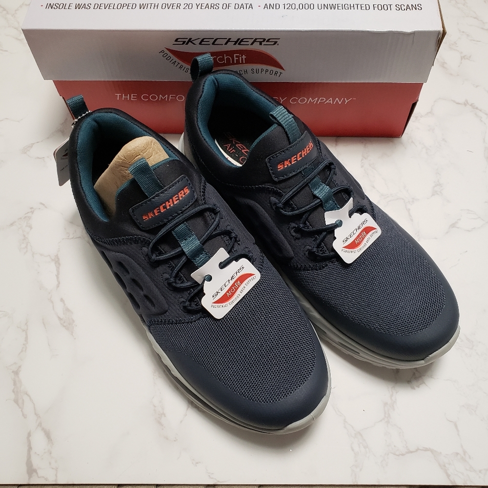 SKECHERS ARCH FIT Men's Sneakers.